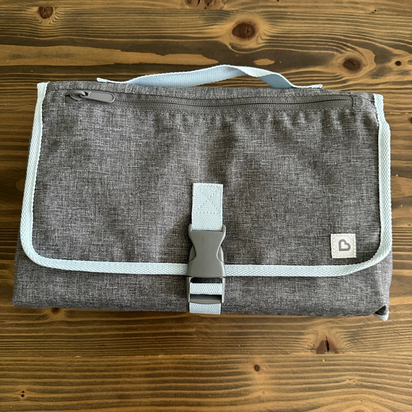 Munchkin Portable Diaper Changing Pad Clutch – Gray & Blue, XL, New Without Tags - Picture 2 of 5